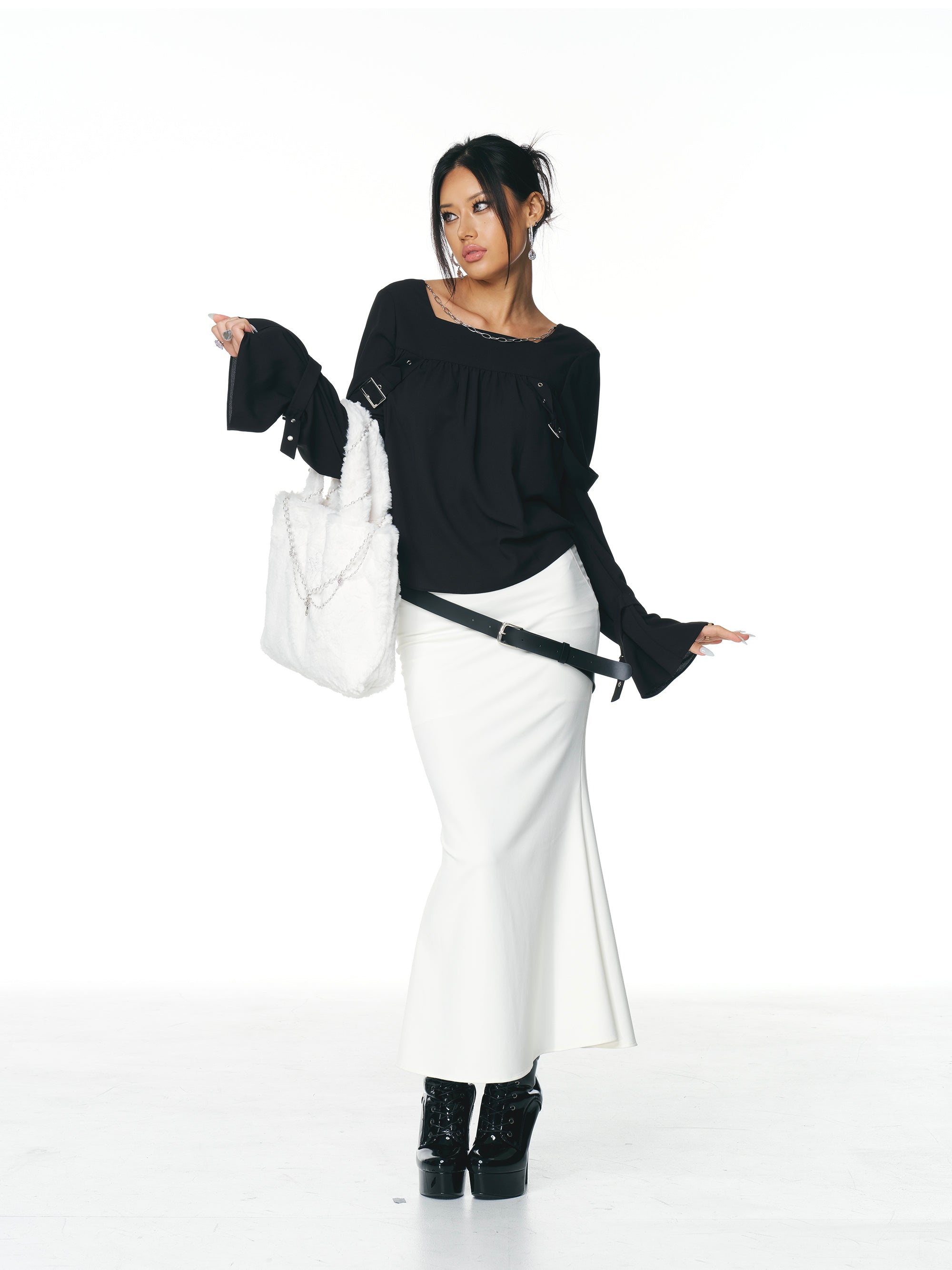 [Yusuki] Faux Fur Tote Bag with Handmade Chains (White)